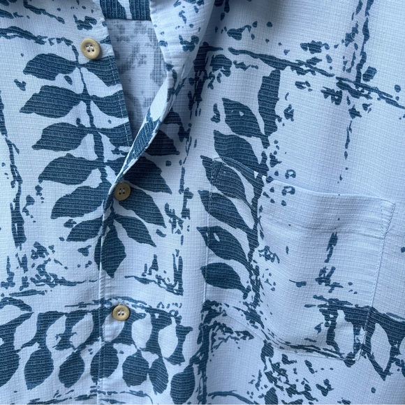 Quicksilver Men’s Waterman Collection Tailored Fit Kings Point Button Down Shirt - Picture 7 of 13